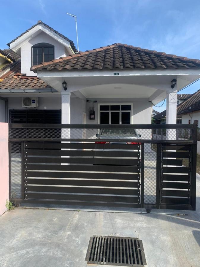 Homestay Maryam Lumut Exteriör bild