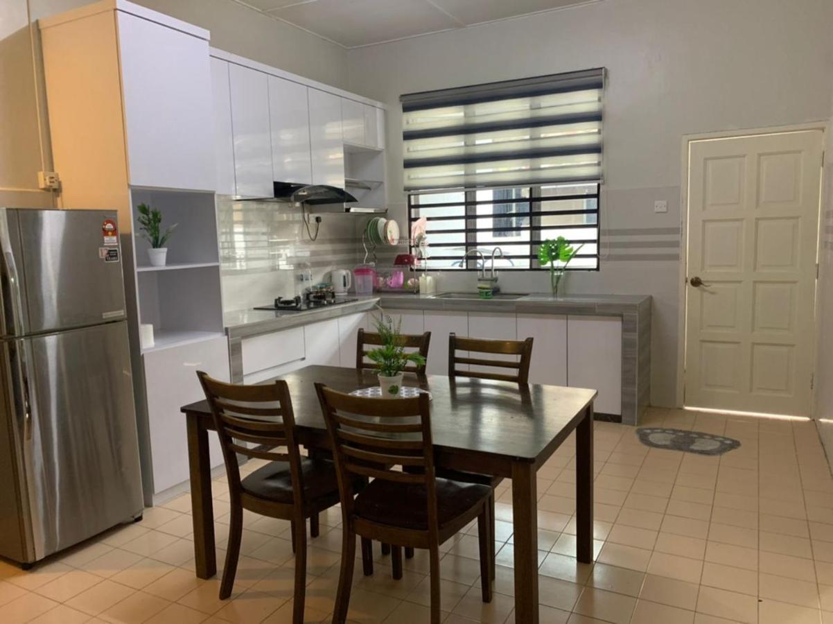 Homestay Maryam Lumut Exteriör bild